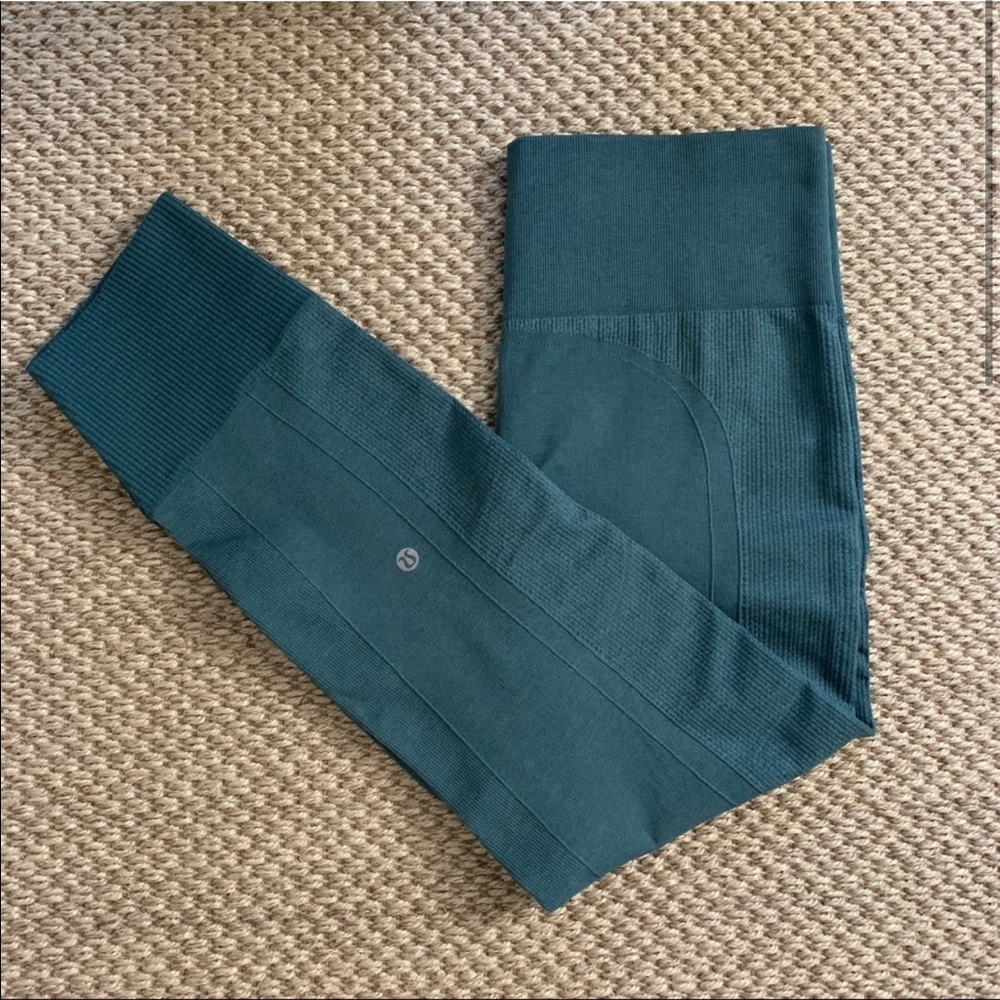 Lululemon Ebb to Street ribbed legging